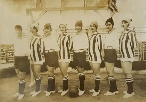Bailarinas do Circo Irmãos Queirolo na década de 1930. Foto: Pedro Peressin/Coleção Sandra Köche/Arquivo Museu do Futebol